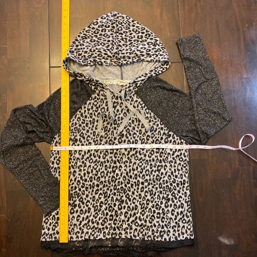 Leopard Print Lightweight Hoodie - Size Medium - Picture 8 of 16
